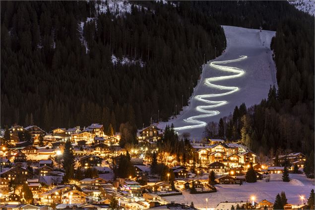 Descente aux flambeaux des moniteurs