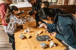 Atelier horloge sur ardoise - Tim Arnold