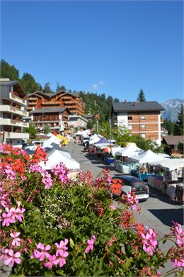Marché artisanal et brocante_Riddes - @ThaliaF.