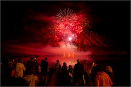 Feux d'artifice au dessus du Lac de Tignes - Tignes Officiel