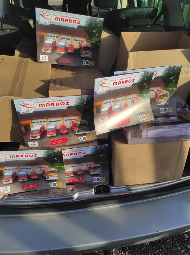 Distribution de calendriers - Amicale pompiers Marboz 