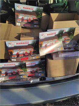 Distribution de calendriers - Amicale pompiers Marboz 