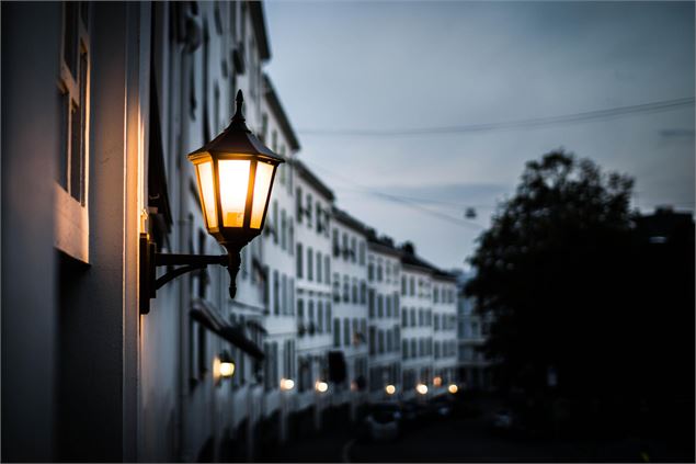 Sous les lampadaires !_Chambéry - deceptionpics Pixabay