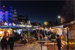 devant le Palais Lumière - Sébastien Doutard