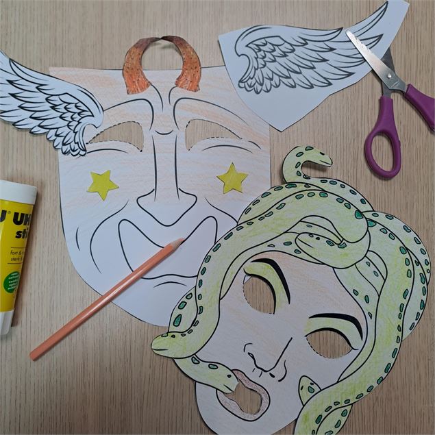 Mon premier masque de théâtre - @Musée Archéologique d'Izernore