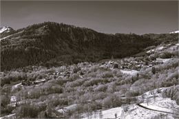 Les Bottières enneigées et en noir et blanc - OTICoeurdemaurienne