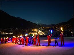 Descente aux flambeaux des moniteurs aux Contamines Montjoie