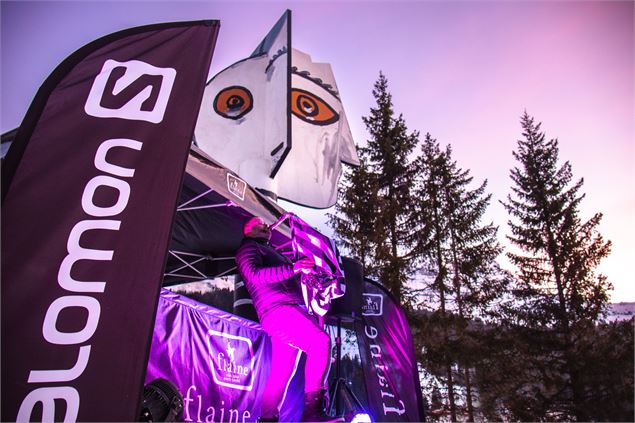 DJ set sous la sculpture de la Tête de Femme de Pablo Picasso - OT Flaine-Candice Genard