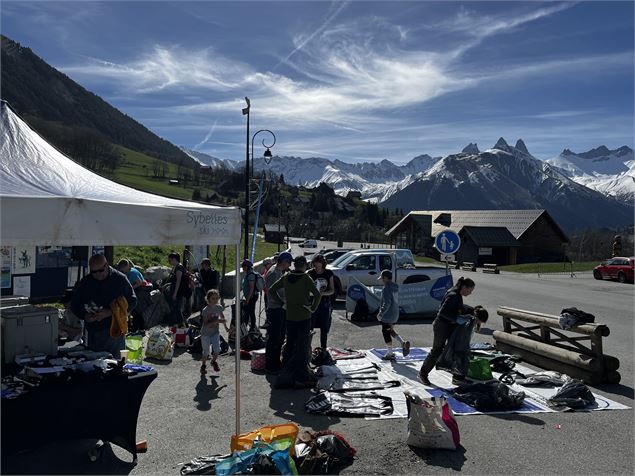 Ramassage de déchets - Office de Tourisme de Saint Jean d'Arves