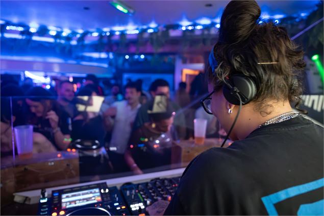 Soirée techno avec Mameel_Méribel - Downtown bar