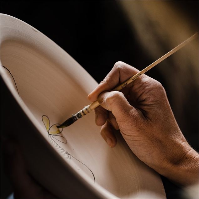 Modelage et décoration sur céramique_Les Gets - Poterie des Gets