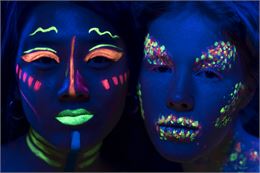 Soirée du Pompon Rouge | Maquillage et coiffures_Plagne-Montalbert - Freepik