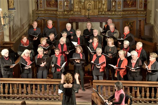 chorale Accord ’Aime, dirigé par la cheffe de chœur Véronique Repplinger