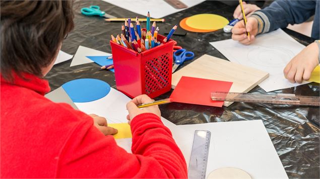 La visite-atelier des 4-6 ans en famille : Silhouettes colorées_Chambéry - Musée des Beaux-Arts de C