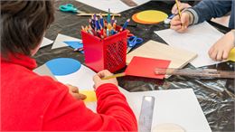 La visite-atelier des 4-6 ans en famille : Silhouettes colorées_Chambéry - Musée des Beaux-Arts de C
