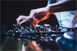 DJ set - Unsplash