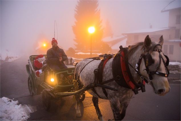 Balade en calèche avec le Père-Noël - OT Combloux