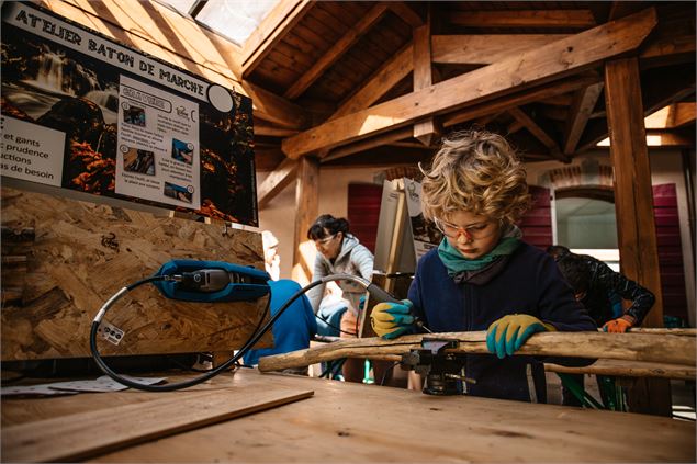 Atelier baton de marche - Les Gets Tourisme