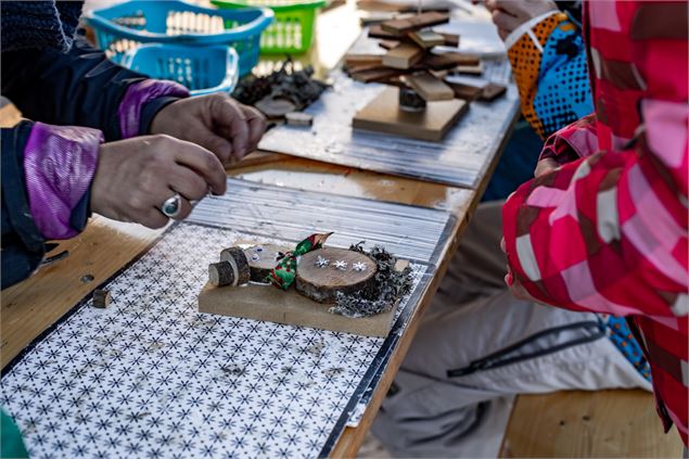 Atelier bonhomme de neige en bois_Les Gets - les gets tourisme