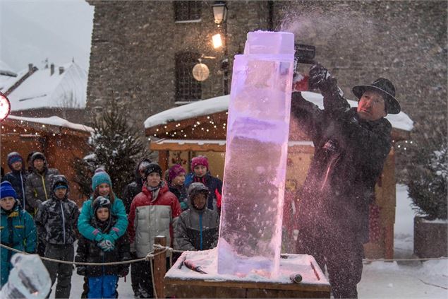 Démonstration de Sculptures sur Glace par Christian Burger à Valloire ! - A. Pernet / Valloire Touri