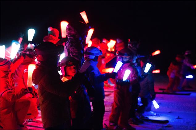 Descente aux flambeaux des enfants