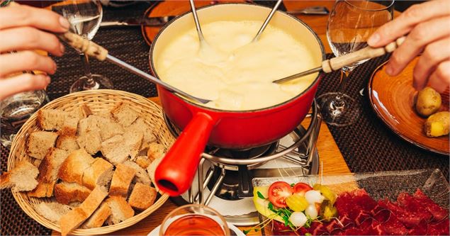 Sortie raquette et fondue | Bureau des Guides x ESF_La Rosière - Montvalezan