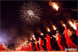 Descente aux torches des enfants, show des moniteurs ESF et feu d'artifice