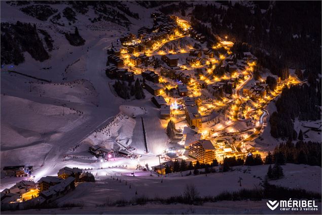 Descente aux flambeaux de l'ESF et feu d'artifice