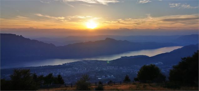 Coucher de soleil sur les montagnes - L.Duquenne