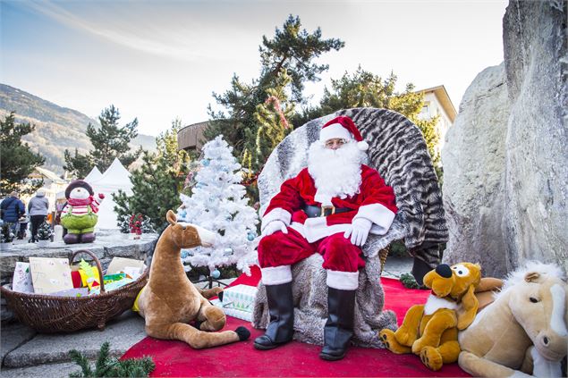 L'arrivée du Père Noël au marché de Noël