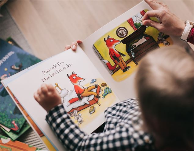 lecture enfant et adulte - Canva