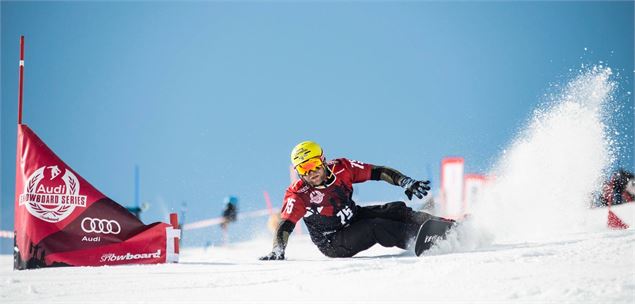 Snowboarder en pleine course - Riders Ready