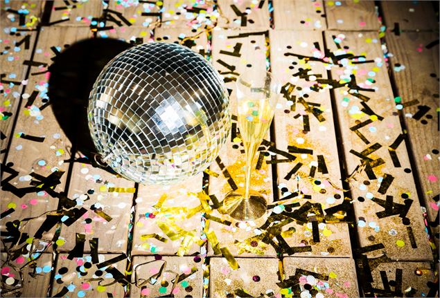 Repas dansant - Freepik