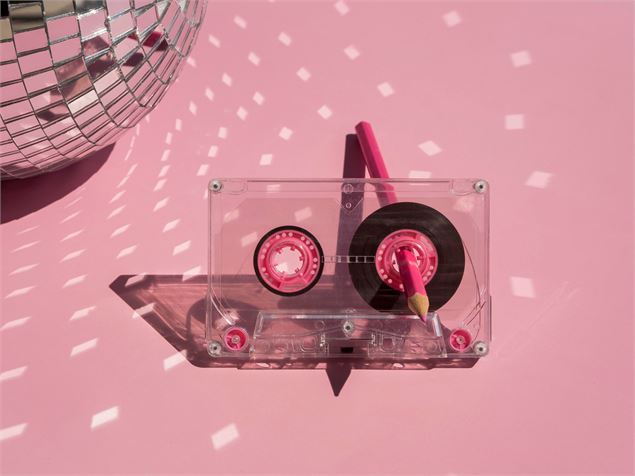 Soirée années 90-2000 - Freepik