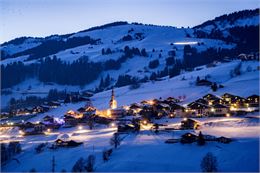 Village montagne en hiver nocturne - Baptiste Bernaert