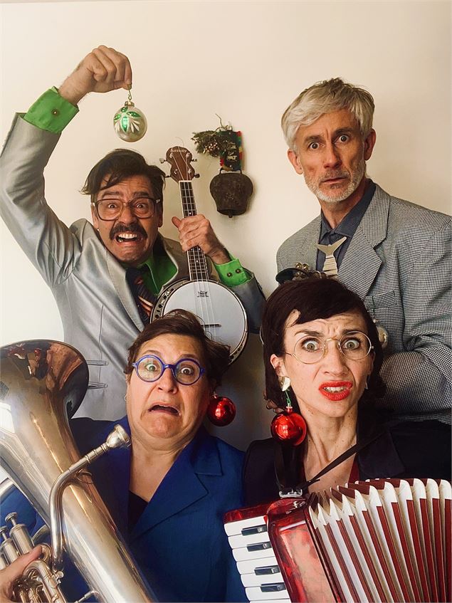 Boîte à l'être - Hors-saison de Cuivres en Dombes - la Toute Petite Compagnie