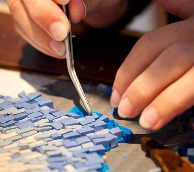 Atelier découverte de la mosaïque avec Katleen LEROY_Les Carroz-d'Arâches