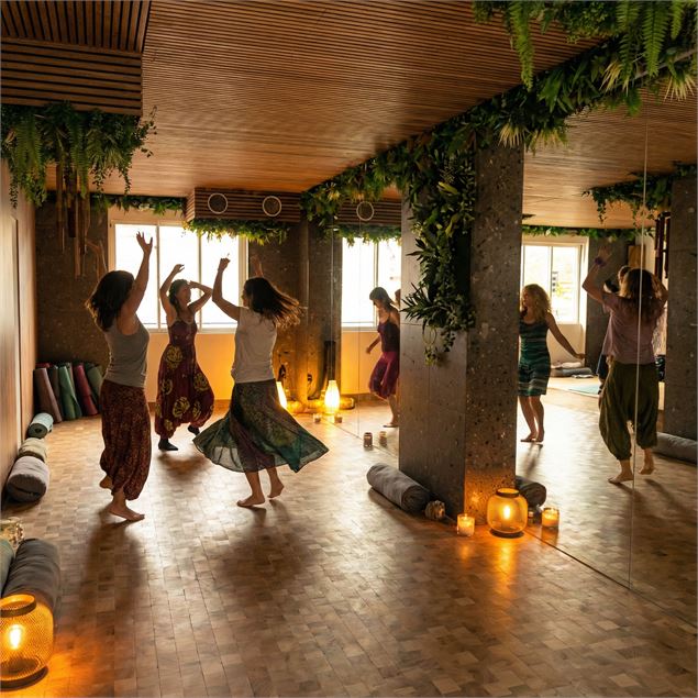 Atelier Yoga et Danse libre - Caroline Magne IA