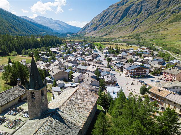 Vue aérienne du village - D.Cuvelier - OTHMV