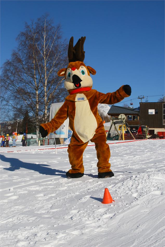 Timo la mascotte sur une piste de ski - Magendie
