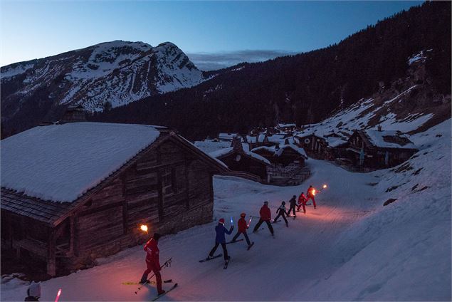 Descente aux flambeaux dans les Lindarets avec l'ESF Montriond - Yvan Tisseyre / OT Vallée d'Aulps