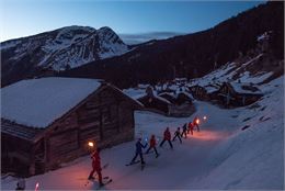 Descente aux flambeaux dans les Lindarets avec l'ESF Montriond - Yvan Tisseyre / OT Vallée d'Aulps