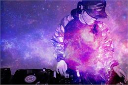 Un DJ mixe - Pixabay