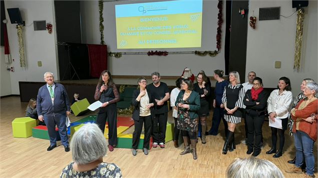 Une partie des services municipaux aux vœux au personnel du 12 décembre 2025 - mairie de saint alban