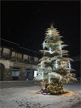 Illuminations arbre de Noël_Pralognan-la-Vanoise