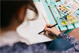 Cours de dessin et peinture_Aime-la-Plagne - Image by freepik