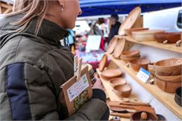 Personne au marché de Saint Sorlin d'Arves - OT Saint Sorlin d'Arves