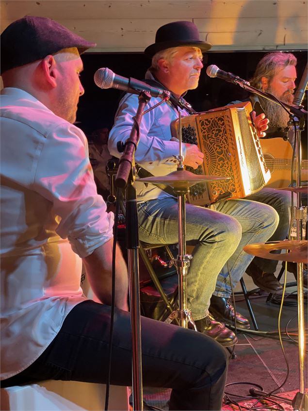Inish Dew en concert au Toî du Monde - Toi du Monde