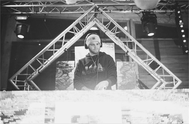 Nouvel An - Scène centre station - DJ Jarow_Avoriaz