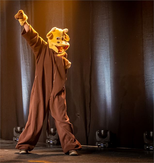 deux vaches sur les skis à Arêches-Beaufort - OTAB